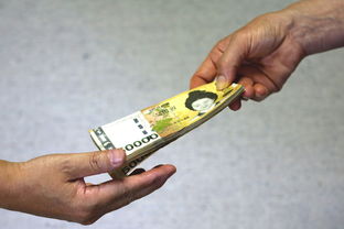 带胶带的钱如何处理？正确处理方法与法律规定详解